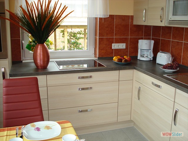 k&uuml;che mit zwei fenstern