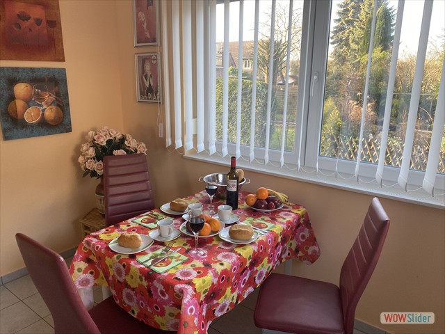 gedeckter k&uuml;chentisch