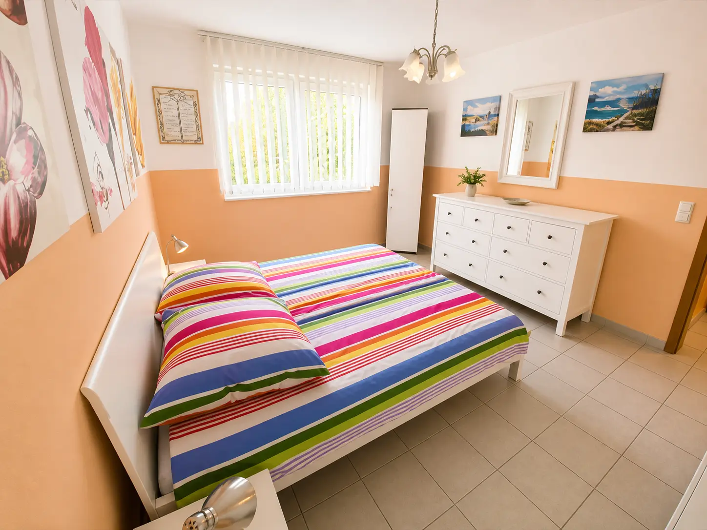 Gro&szlig;es Schlafzimmer